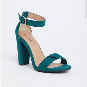 TORRID EMERALD GREEN STRAP SHOE BNIB SZ 8.5W